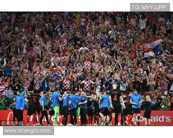 世界杯的欢庆时刻背后是否掩盖了我们对社会问题的忽视与反思 世界杯的欢庆时刻背后是否掩盖了我们对社会问题的忽视与反思